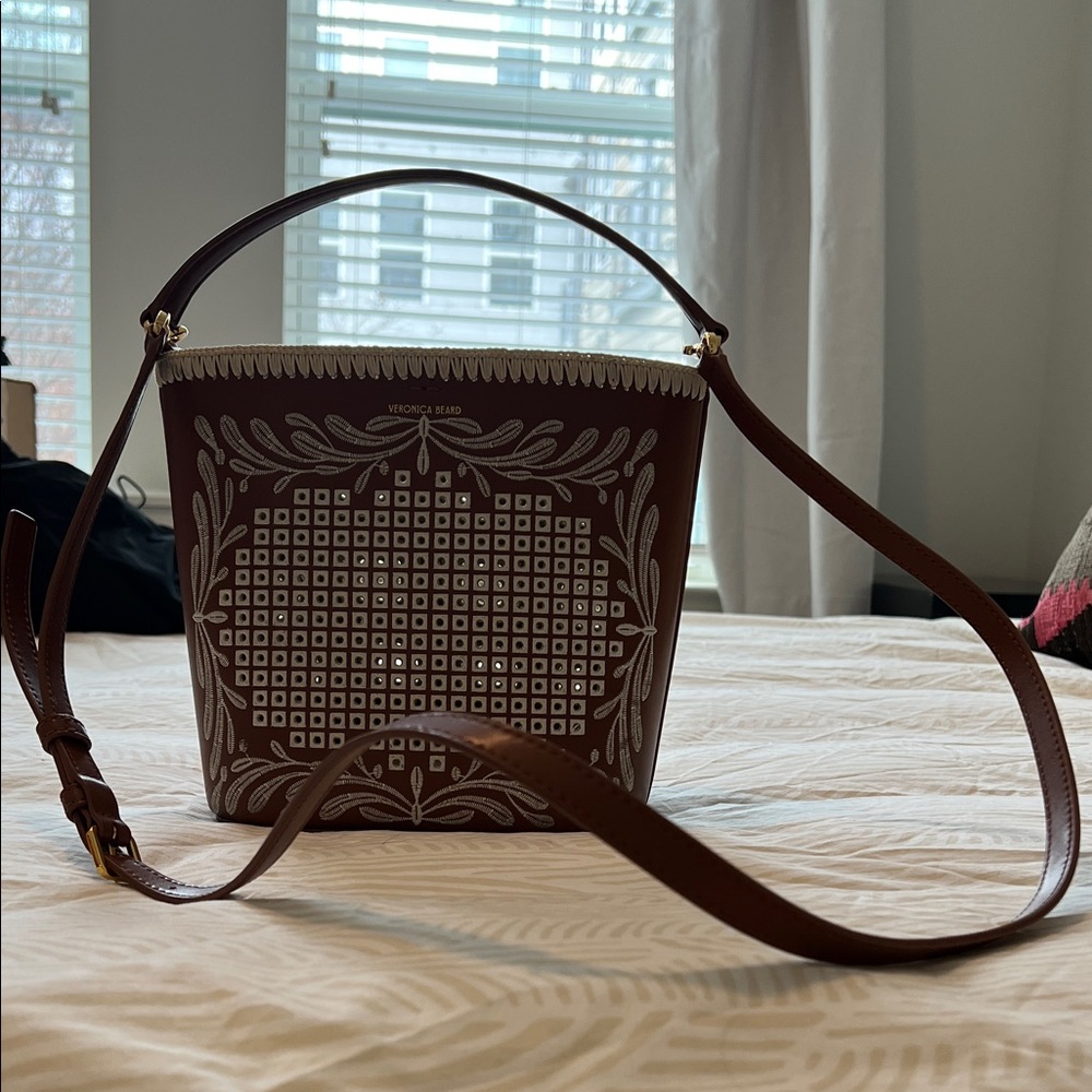 Veronica Beard Tan Leather Eyelet Whipstitch Feedbag - like brand new! - Picture 4 of 12